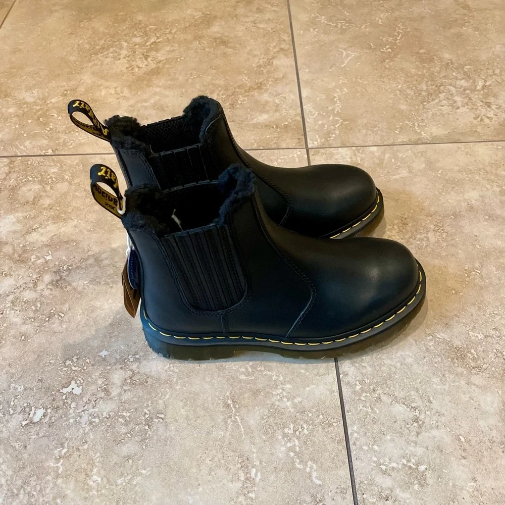 DR. MARTENS 2976 GRIZZLY FLEECE LINED CHELSEA BOOTS - Picture 3 of 11